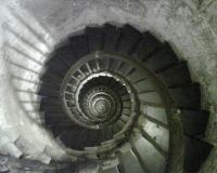 The Monument - Looking down the spiral stairs.jpg - 2006:11:17 16:20:01